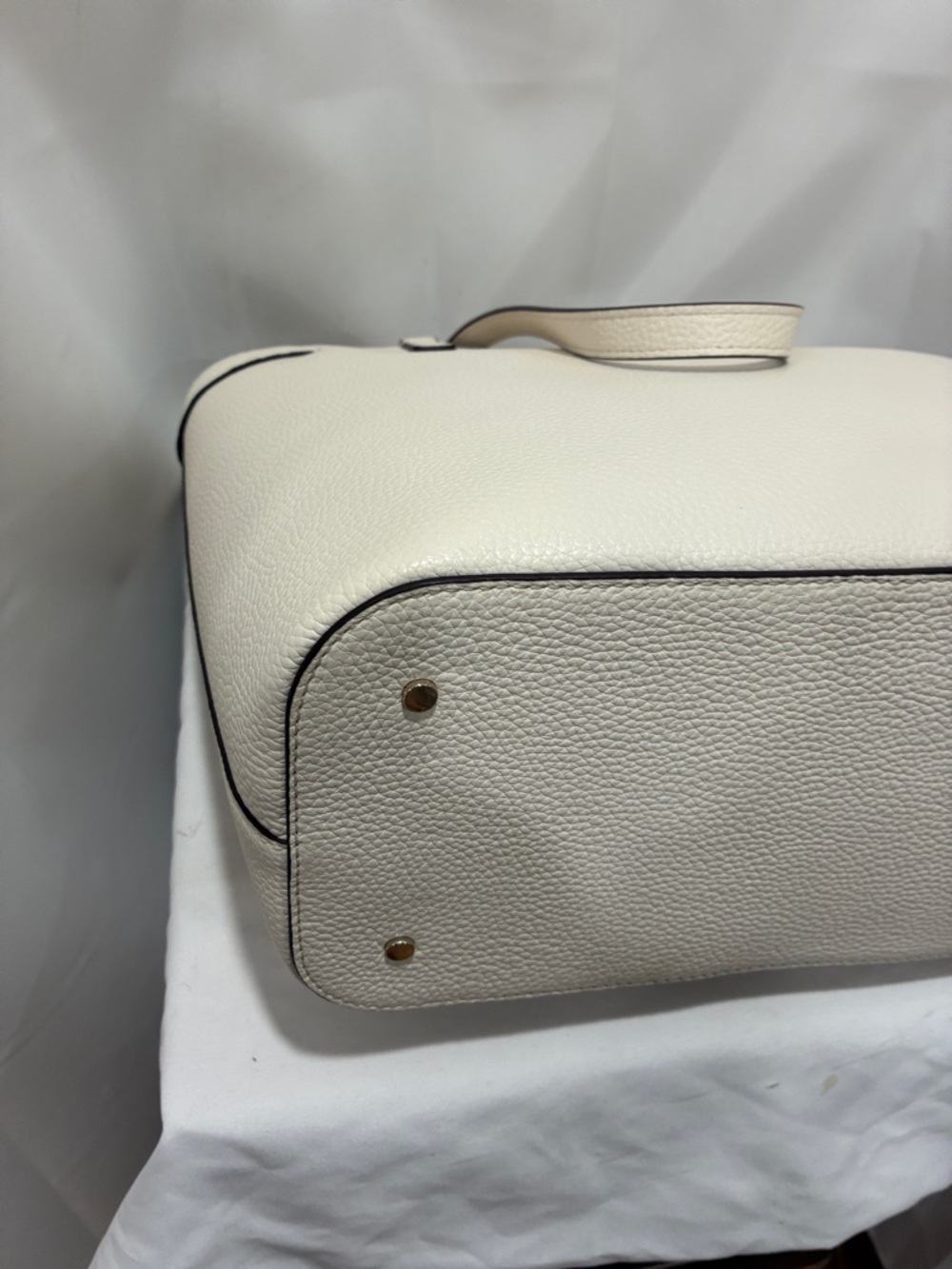 Kate Spade Cream Pebbled Leather Tote with Tassel Bow NWOT 12x13 size - Picture 8 of 9